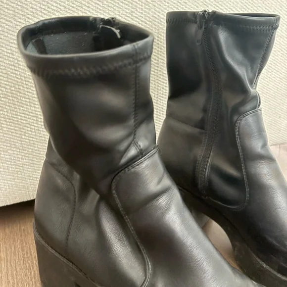 Call it Spring Chunky Black Ankle Boots - Picture 2 of 7